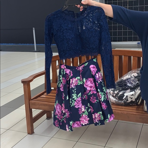 Prom dress - Picture 1 of 2